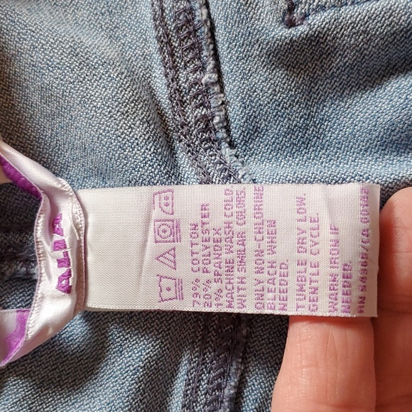 Ladies' Pull-on denim shorts size 12 - Picture 9 of 10